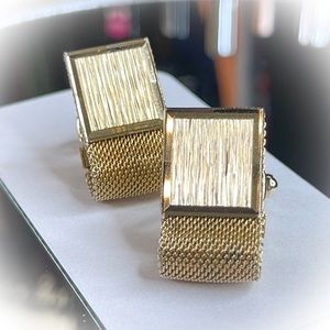 💕Beautiful Gold tone vintage Mesh Wrap Around Swank Cufflinks💕